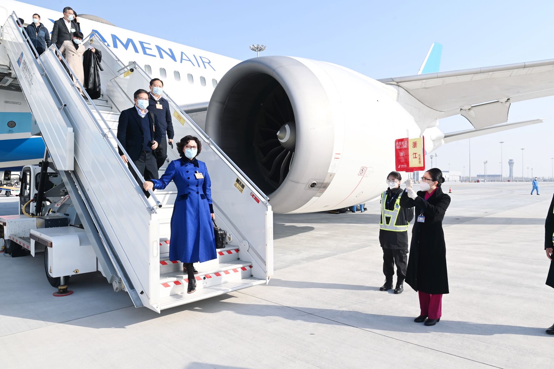 陈爱莲代表抵京出席全国两会