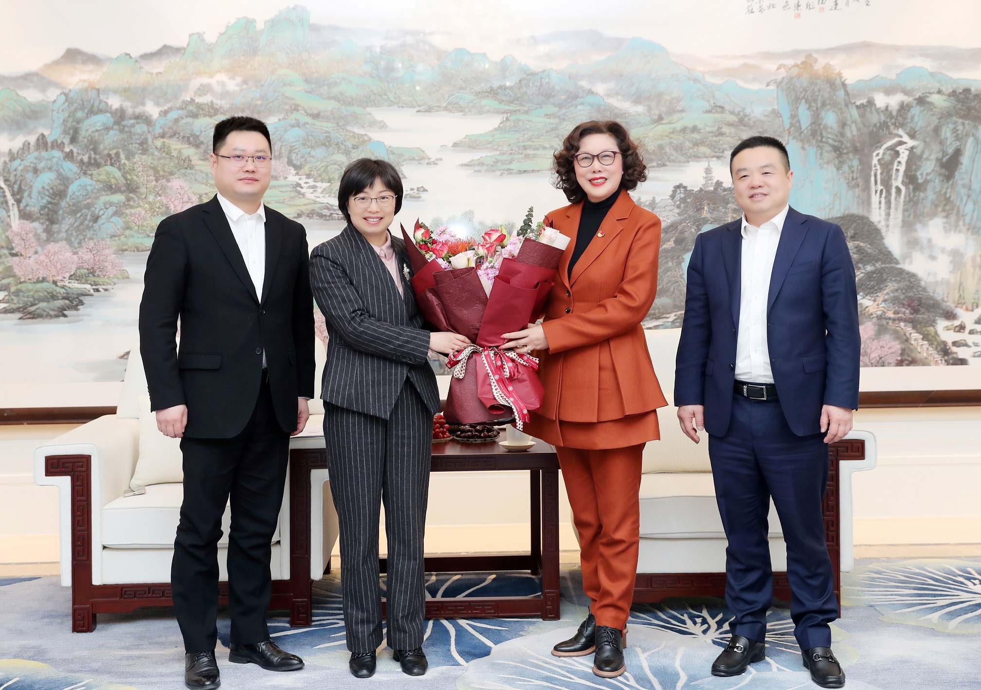 县领导欢送陈爱莲代表赴京出席全国两会