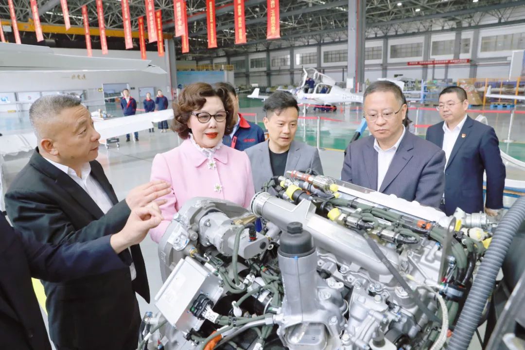 绍兴市人民检察院党委书记、检察长程曙明来万丰调研考察