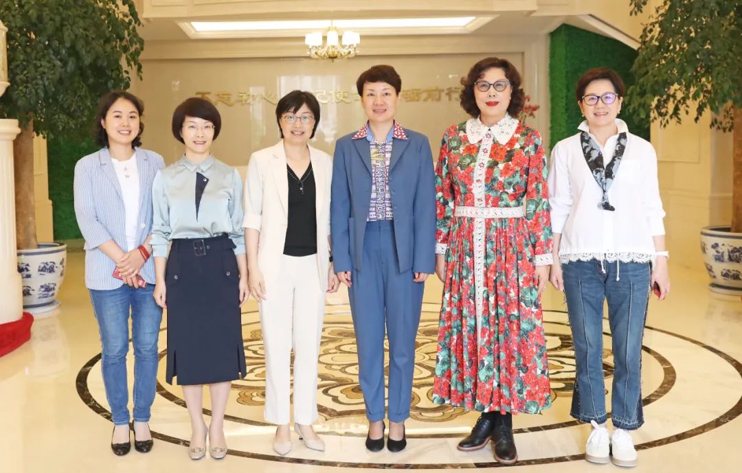 省妇联主席佟桂莉来万丰调研