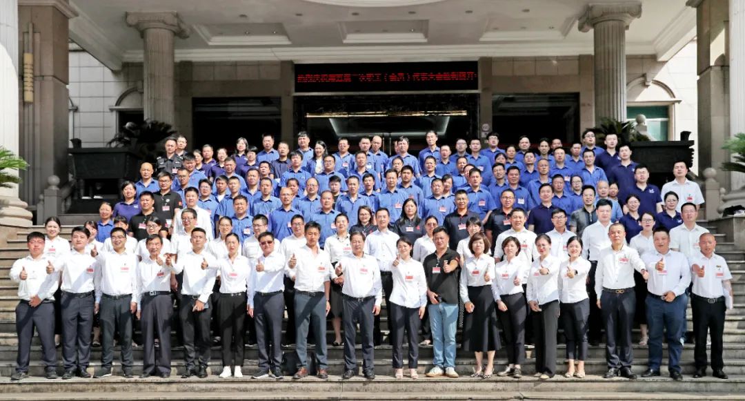 万丰集团五届二次职工（会员）代表大会胜利召开