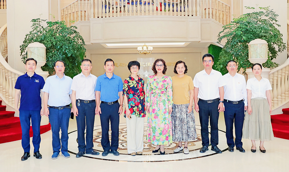 省商务厅领导调研万丰集团