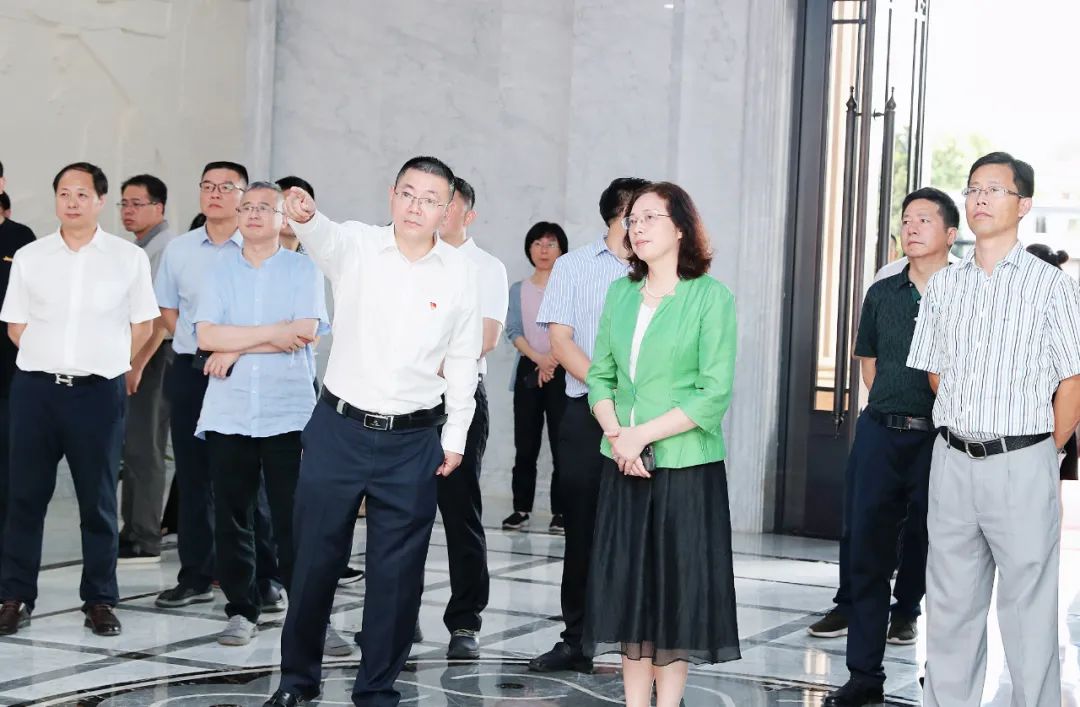 浙江省工商联副主席徐燕峰一行到访万丰集团