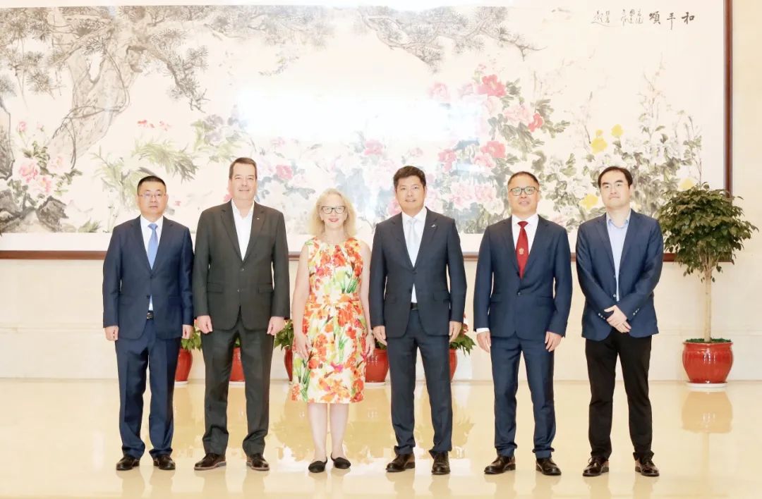 加拿大驻华大使 Jennifer May女士一行到访万丰集团