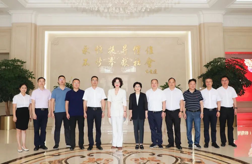 嵊州市委副书记、市长潘超英一行来万丰调研