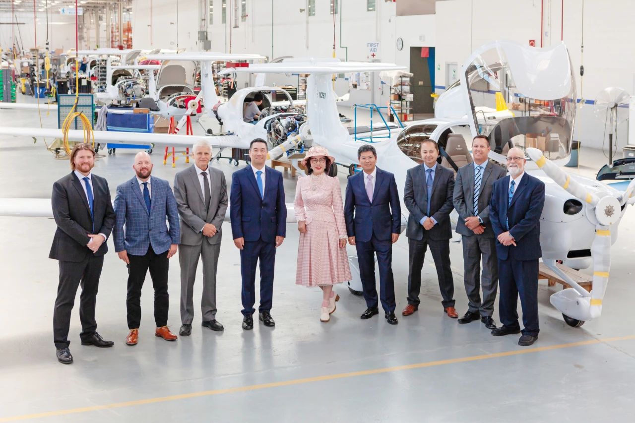 陈爱莲主席视察万丰加拿大公司