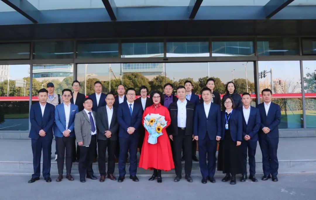 万丰集团陈爱莲主席走进上海派斯林