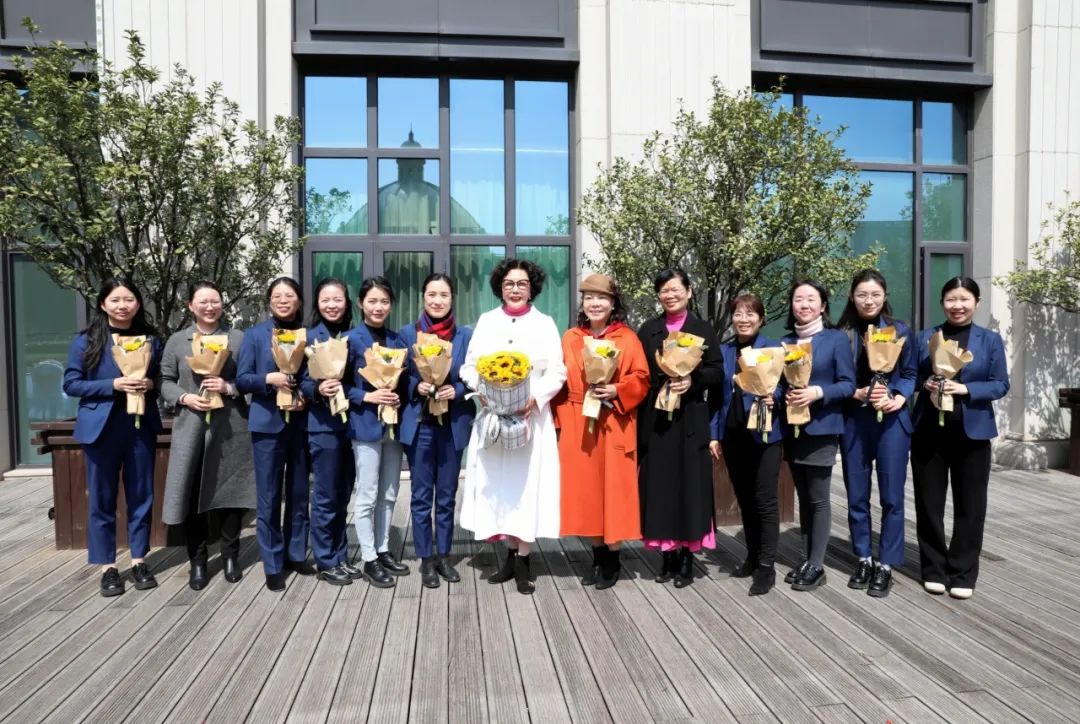 热辣滚烫 美若繁花