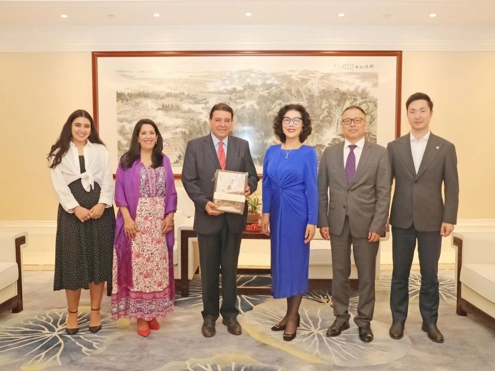 墨西哥驻沪总领事Amb.Miguel Angel Isidro访问万丰集团