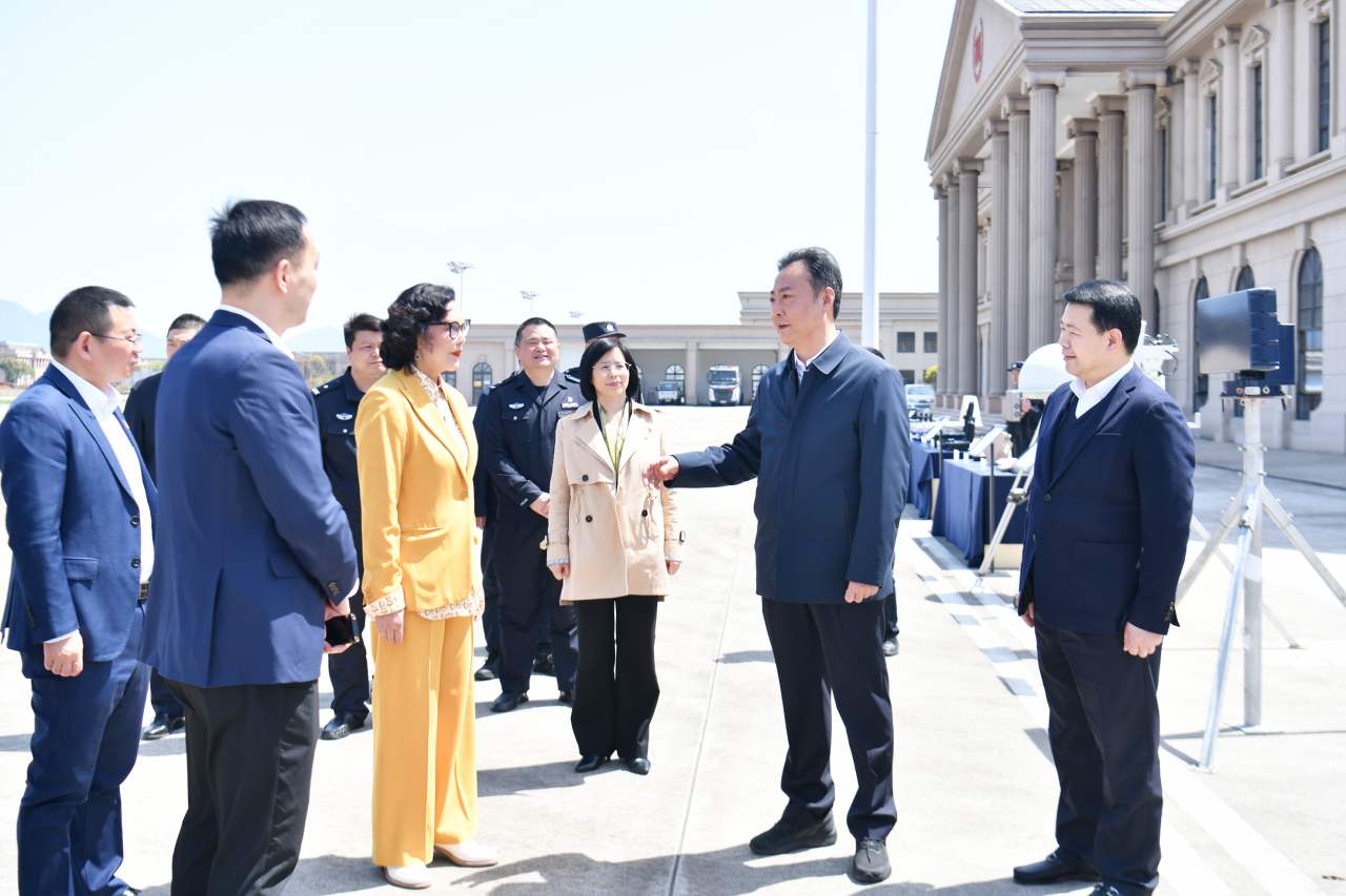 浙江省副省长、公安厅长杨青玖调研万丰集团